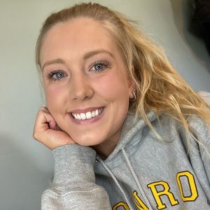 Meet your Posher, Stephany